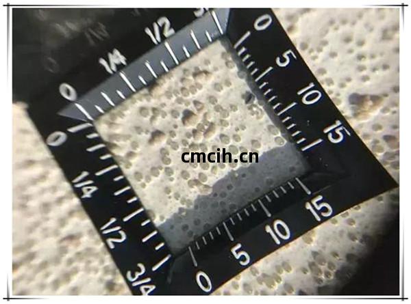 面撒(sa)反(fan)光(guang)玻璃珠